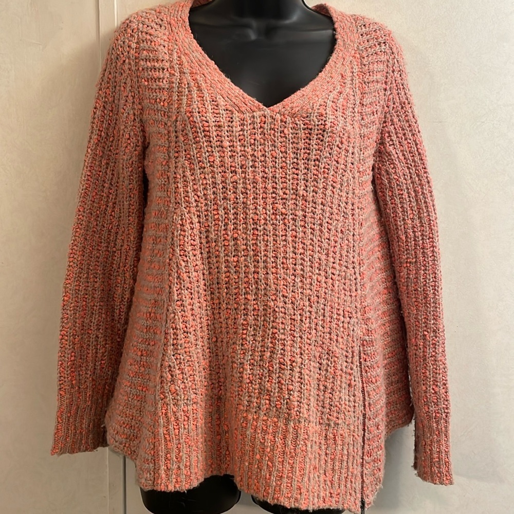 MOTH/ANTHROPOLOGY,‎  WOMEN’S MEDIUM SWEATER. SIDE ZIP HEAVYWEIGHT V-NECK EUC